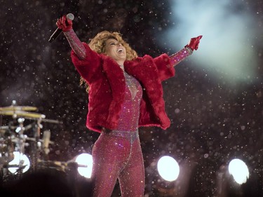 Shania Twain performs during the halftime show during the 105th Grey Cup between the Toronto Argonauts and the Calgary Stampeders Sunday November 26, 2017 in Ottawa. THE CANADIAN PRESS/Justin Tang