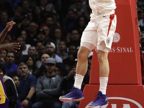 Los Angeles Clippers' Blake Griffin dunks during the second half of an NBA basketball game against the Los Angeles Lakers, Monday, Nov. 27, 2017, in Los Angeles. The Clippers 120-115. (AP Photo/Jae C. Hong)