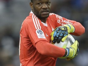 Marseille's Steve Mandanda, in action during the League One soccer match between Marseille and Guingamp, at the Velodrome stadium, in Marseille, southern France, Sunday , Nov. 26, 2017.(AP Photo/Claude Paris)