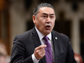 “The ability to speak several languages, that’s good, there’s merit there, but with this bill we’re only talking about English and French,” NDP MP Roméo Saganash told Le Devoir.