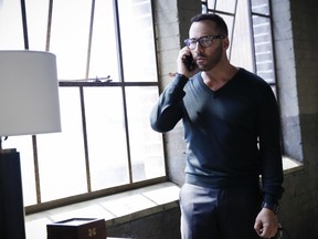 Piven in a scene from Wisdom of the Crowd.