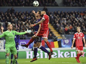 Bayern's Arturo Vidal, center right, goes up against Anderlecht's Uros Spajic, center left, during a Champions League Group B soccer match between Anderlecht and Bayern Munich at the Constant Vanden Stock stadium in Brussels, Belgium, Wednesday, Nov. 22, 2017. (AP Photo/Geert Vanden Wijngaert)