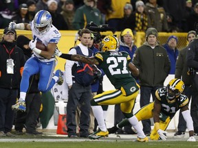 Detroit Lions' Golden Tate gets past Green Bay Packers' Josh Jones and Davon House during the second half of an NFL football game Monday, Nov. 6, 2017, in Green Bay, Wis. (AP Photo/Matt Ludtke)