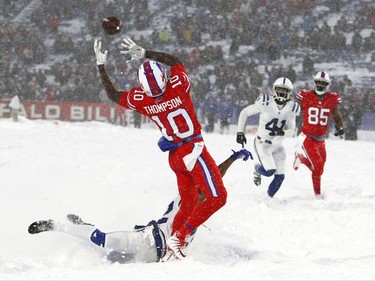 Deonte Thompson makes a catch in overtime.