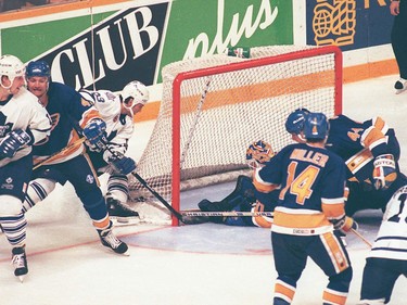Doug Gilmour scores in double overtime against the St. Louis Blues in the 1993 playoffs.