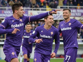 Fiorentina's Giovanni Simeone celebrates scoring his side's first goal during the Italian Serie A soccer match between Fiorentina and AC Milan at the Artemio Franchi stadium in Florence, Italy, Saturday, Dec. 30, 2017.