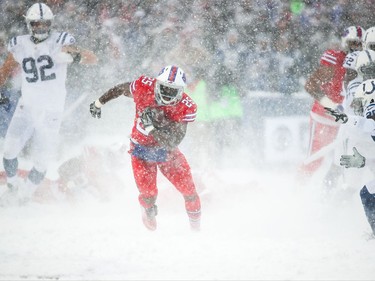 ORCHARD PARK, NY - DECEMBER 10:  LeSean McCoy #25 of the Buffalo Bills runs the ball agains the Indianapolis Colts during the second quarter on December 10, 2017 at New Era Field in Orchard Park, New York.  (Photo by Brett Carlsen/Getty Images)
