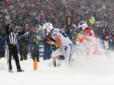 ORCHARD PARK, NY - DECEMBER 10:  Jack Doyle #84 of the Indianapolis Colts scores a touchdown during the fourth quarter against the Buffalo Bills on December 10, 2017 at New Era Field in Orchard Park, New York.  (Photo by Tom Szczerbowski/Getty Images)