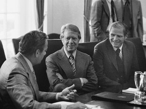 FILE – In this April 16, 1977, file photo, New Jersey Gov. Brendan Byrne, right, sits beside President Jimmy Carter, center, during a meeting at the White House in Washington, D.C. Byrne, a Democrat who served as New Jersey governor from 1974 to 1982, died Thursday, Jan. 4, 2018, at age 93.