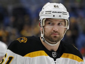 Rick Nash warms up for his debut with the Boston Bruins on Feb. 25, 2018.