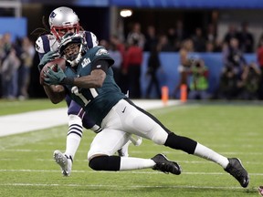 Philadelphia Eagles wide receiver Alshon Jeffery (17) makes a catch against New England Patriots cornerback Stephon Gilmore (24), during the first half of the NFL Super Bowl 52 football game, Sunday, Feb. 4, 2018, in Minneapolis.