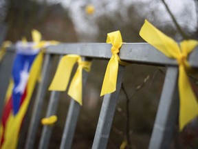 Yellow ribbons are bound to the fence of the prison in Neumuenster, northern Germany, Thursday, April 5, 2018 to support former Catalan leader Carles Puigdemont who is detained there.