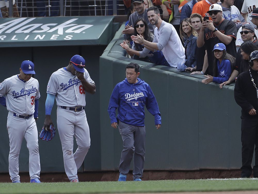 Yasiel Puig leaves game with hip muscle strain 