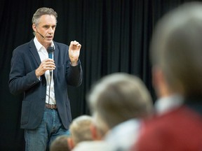 Jordan Peterson keynoted a Montreal Press Club event on April 26, during which it celebrated its 70th anniversary by presenting its inaugural Freedom Award to imprisoned blogger Raif Badawi.