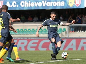 Inter's Mauro Icardi, right, scores during a Serie A soccer match between Chievo and Inter Milan at the Bentegodi stadium in Verona, Sunday, April 22, 2018.