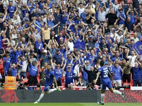 Chelsea's Olivier Giroud, left, celebrates after scoring the opening goal during the English FA Cup semifinal soccer match between Chelsea and Southampton at Wembley stadium in London, Sunday, April 22, 2018.