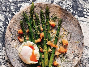 Asparagus à la Polonaise