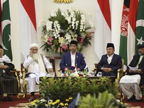 From left to right, Head of Indonesian Ulema Council Ma'ruf Amin, Head of Ulema Council of Afghanistan Qiamuddin Kashaf, Indonesian President Joko Widodo, his deputy Jusuf Kalla, and Chairman of Pakistan's Council of Islamic Ideology Qibla Ayaz attend the opening ceremony of the trilateral religious meeting among Islamic scholars from Afghanistan, Pakistan, and Indonesia at the presidential palace in Bogor, West Java, Indonesia, Friday, May 11, 2018. Widodo on Friday opened the meeting to discuss peace and stability in Afghanistan.