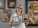 Olesia Luciw-Andryjowycz hält mit dem Ukrainisch-Kanadischen Kongress die Fotos ihrer Eltern Olesia und Wolodymyr Luciw, die am Freitag, den 22. Juni 2018 in Edmonton aus der Ukraine nach Kanada eingewandert sind und den Verwüstungen des Zweiten Weltkriegs und des Kommunismus entkommen sind.