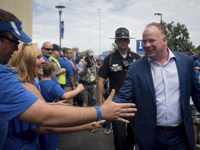 Kentucky head coach Mark Stoops greets fans before an NCAA college football game against Central Michigan in Lexington, Kentucky, Ky., Saturday, Sept. 1, 2018.