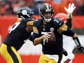 FILE - In this Sunday, Sept. 9, 2018, file photo, Pittsburgh Steelers quarterback Ben Roethlisberger runs the with the ball during the first half of an NFL football game against the Cleveland Browns in Cleveland. Roethlisberger is expected to play Sunday against the Kansas City Chiefs, despite injuring his right elbow late in a tie in Cleveland in Week 1.