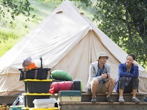This image released by HBO shows David Tennant, left, and Jennifer Garner from "Camping," premiering Oct. 14.