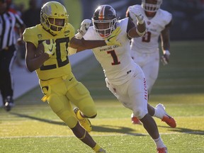 Oregon running back Tony Brooks-James (20) tries to fight off Bowling Green linebacker Brandon Harris during a long run in the first half of an NCAA college football game, Saturday, Sept. 1, 2018 Autzen Stadium in Eugene, Ore.