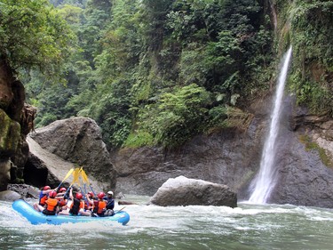 The Pacuare River runs through 19kms of beautiful scenery.