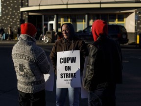 Canada Post workers picket after going on strike in Edmonton, Alta., on Monday, October 22, 2018.