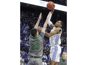 Kentucky's PJ Washington, right, shoots while pressured by North Dakota's Kienan Walter (23) during the first half of an NCAA college basketball game in Lexington, Ky., Wednesday, Nov. 14, 2018.
