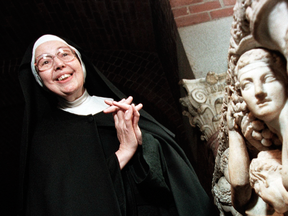 With her expressive face and hands, Sister Wendy Beckett described art with a mixture of glee, ecstasy and wonder.