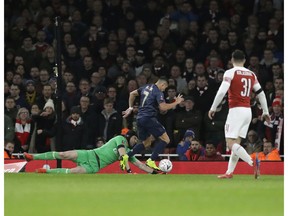 Manchester United's Alexis Sanchez, right, scores his side's opening goal during the English FA Cup fourth round soccer match between Arsenal and Manchester United at the Emirates stadium in London, Friday, Jan. 25, 2019.