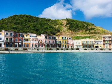 The Canouan harbour is charming and colourful.