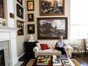 Cosimo Geracitano ist in seinem Haus in Coquitlam, BC, umgeben von seinen Repliken von Meisterwerken