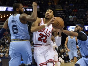 Chicago Bulls forward Otto Porter Jr. (22) drives between Memphis Grizzlies forward C.J. Miles (6) and guard Mike Conley in the second half of an NBA basketball game Wednesday, Feb. 27, 2019, in Memphis, Tenn.