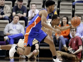 Florida guard Jalen Hudson, left, and Vanderbilt guard Joe Toye, right, chase after the ball in the first half of an NCAA college basketball game Wednesday, Feb. 27, 2019, in Nashville, Tenn.