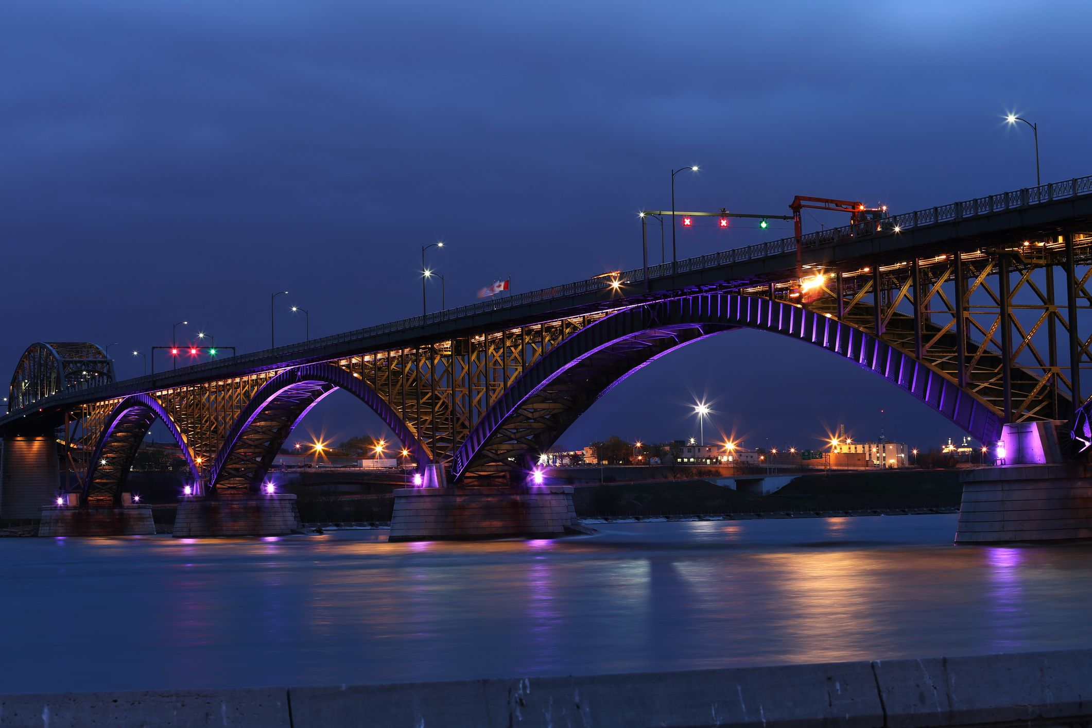  The Peace Bridge border crossing between Buffalo, N.Y., and Fort Erie, Ont.