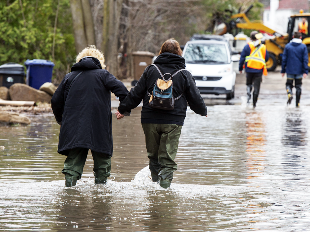 Get out now, Quebec tells 250 people downstream from hydro dam on verge