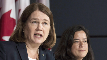 Jane Philpott and Jody Wilson-Raybould at a press conference in 2016.