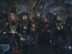 Brie Larson, Scarlett Johansson, Don Cheadle, Chris Hemsworth, Chris Evans in Endgame.