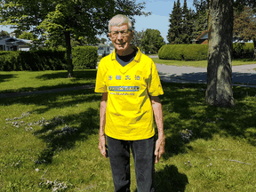 Gerry Smith wearing the Falun Gong T-shirt he says the CEO of Ottawa’s Dragon Boat festival ordered him to take off.