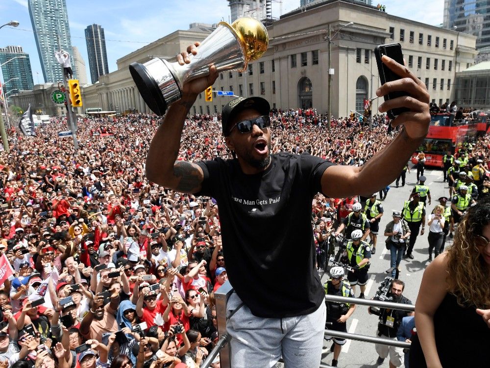 NBA: Raptors fan 'retires' Kawhi Leonard's jersey in his house