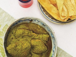 Pollo o puerco en mole verde