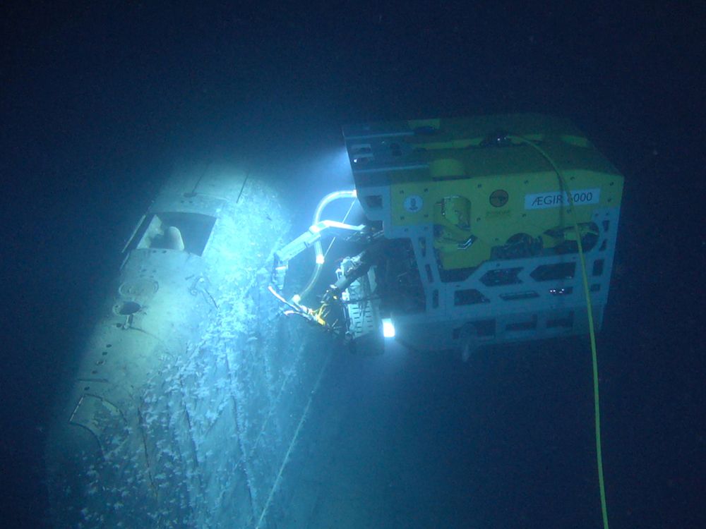 Soviet-era submarine is emitting radiation at levels 800,000 times ...