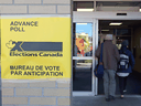 Citizens free themselves by voting at an advance poll in Ottawa, Oct. 11, 2019.