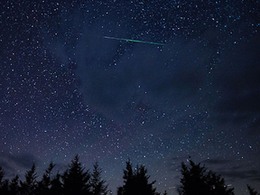 During the Geminid meteor shower this weekend, meteor-watchers can expect to around 50 meteors per hour from a dark sky location and around 25 per hour from an urban location.