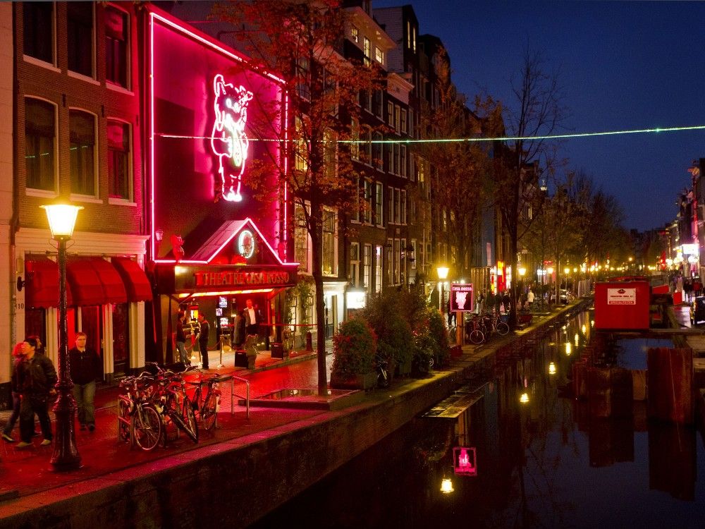 Amsterdam Tries to Make Red-Light District Less Touristy - The New