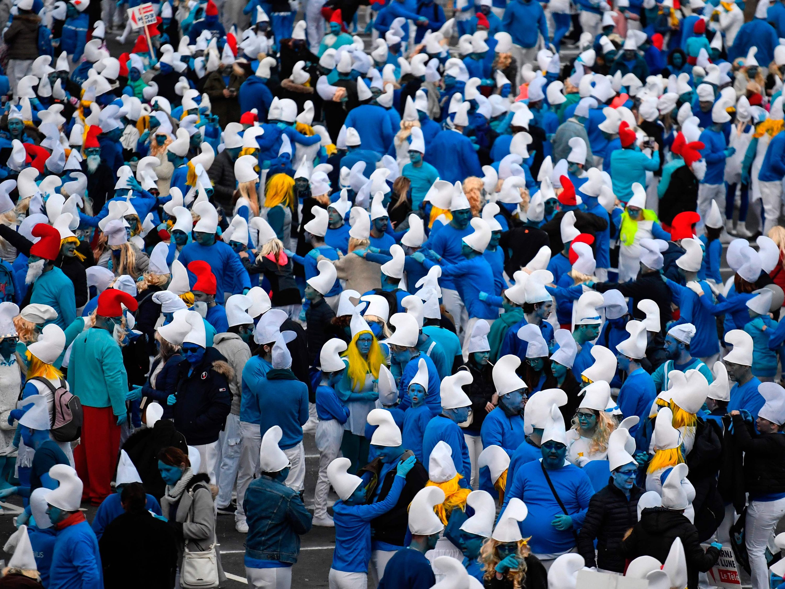 Ignoring coronavirus fears, 3,500 people dressed as Smurfs gather