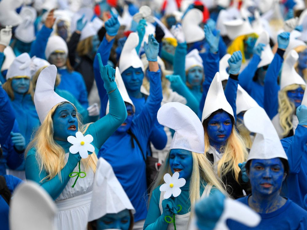 Ignoring coronavirus fears, 3,500 people dressed as Smurfs gather in France to break record