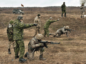 Canadian instructors of Joint Task Force - Ukraine provide guidance and safety support to Ukrainian soldiers in March 2017.